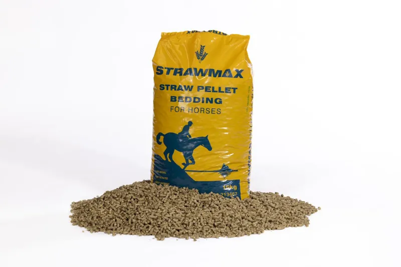 Strawmax Pellet Bedding for Horses 15 kg